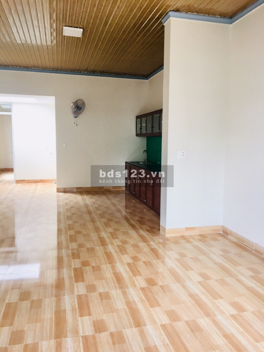 Nhà mới xây 100m2 trang bị hiện đại, khu vực dân cư đông đúc