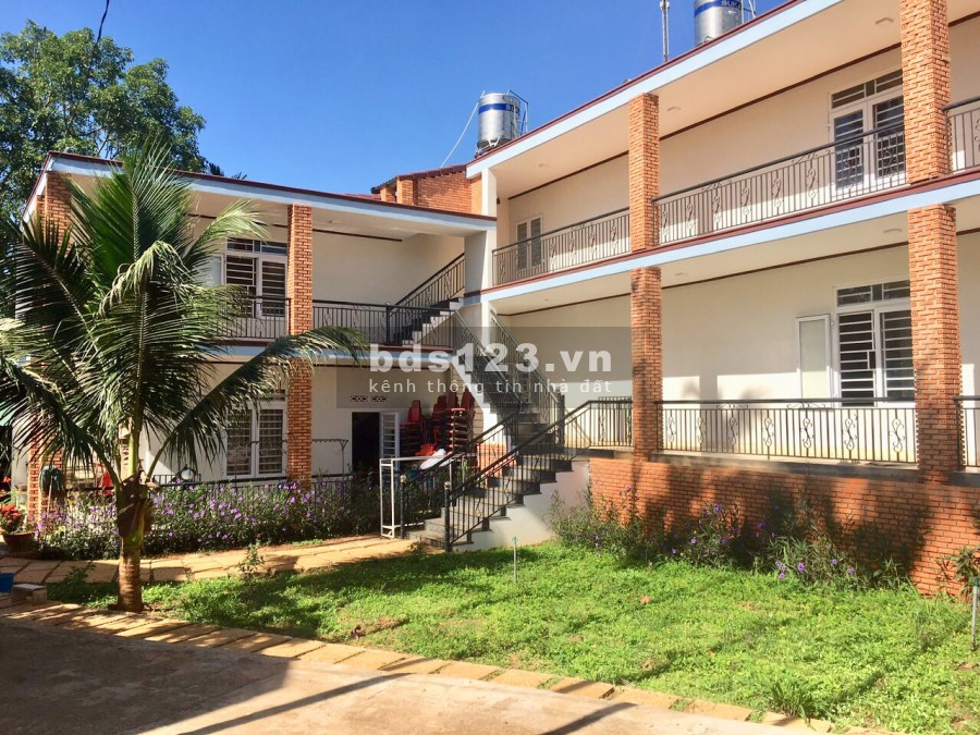 Nhà mới xây 100m2 trang bị hiện đại, khu vực dân cư đông đúc