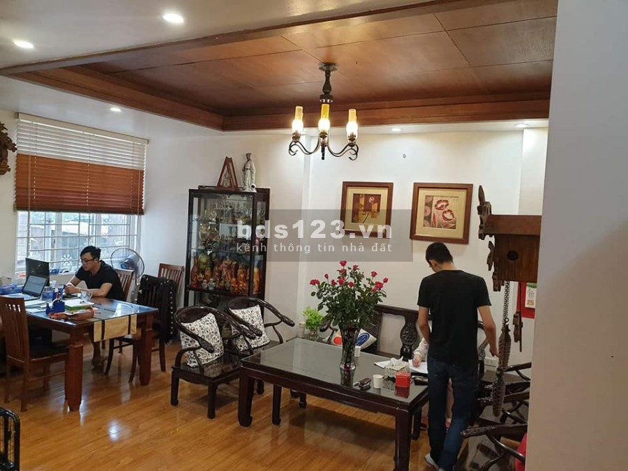 Bán nhà khu phân lô Lạc Trưng ô tô tránh dt 58m2 x 6 tầng, mt 8m