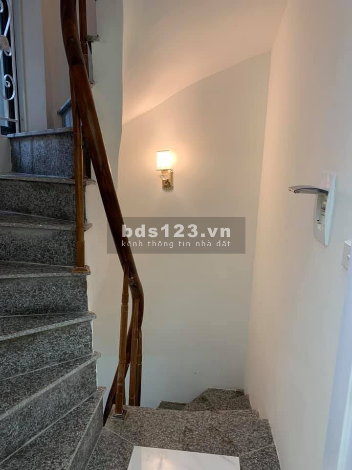 Bán nhà phố Lương Yên, Hai Bà Trưng. 27m x 5 tầng giá 2 tỷ có thương lượng