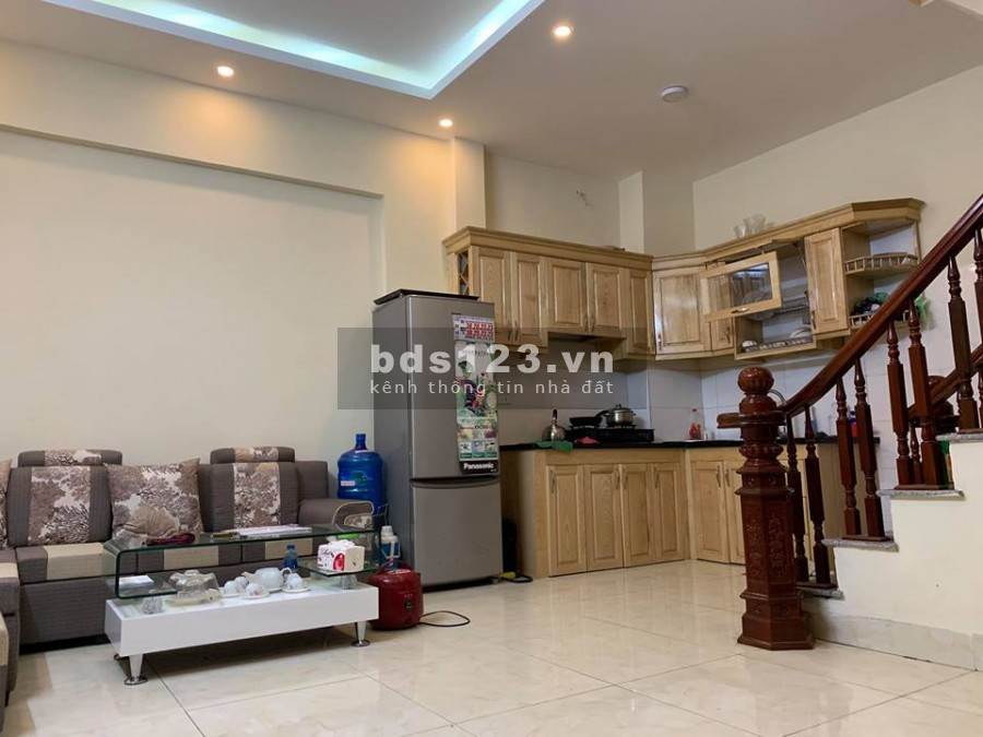 Bán nhà nguyên căn Nguyễn Văn Cừ dt 51m2, ô tô vào nhà, ngõ thông
