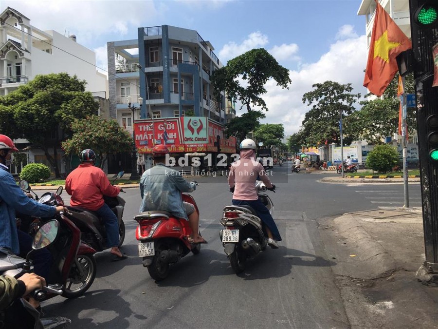 Chỉ 2.7 tỷ có nhà Mặt Tiền Kinh Doanh đường Văn Cao Tân Phú dt 36m2 công nhận đủ