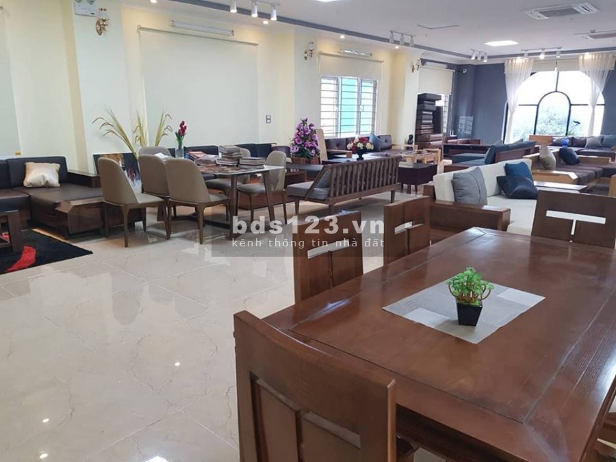 Bán tòa nhà 8 tầng mặt phố Cầu Giấy DT 120m2,nở hậu,có hầm để xe, thang máy,giá 38,5 tỷ