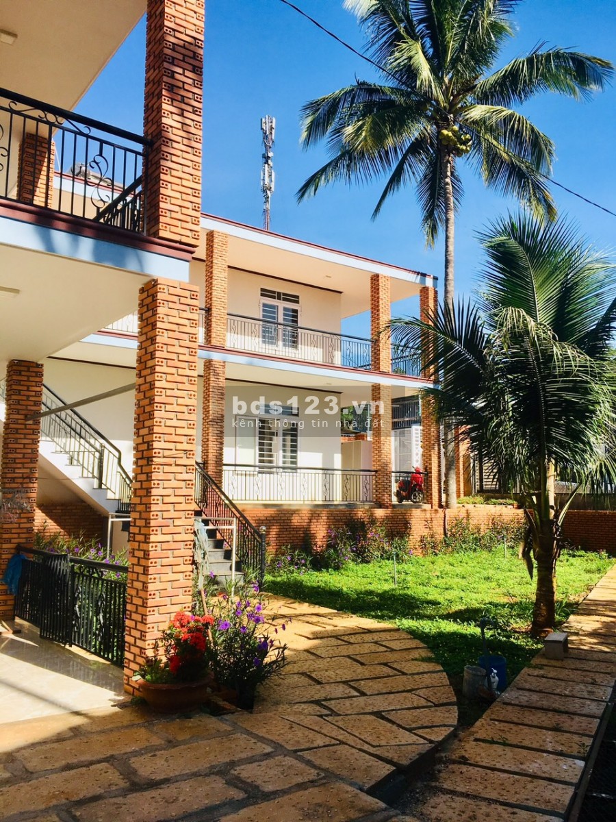 Nhà mới xây 100m2 trang bị hiện đại, khu vực dân cư đông đúc