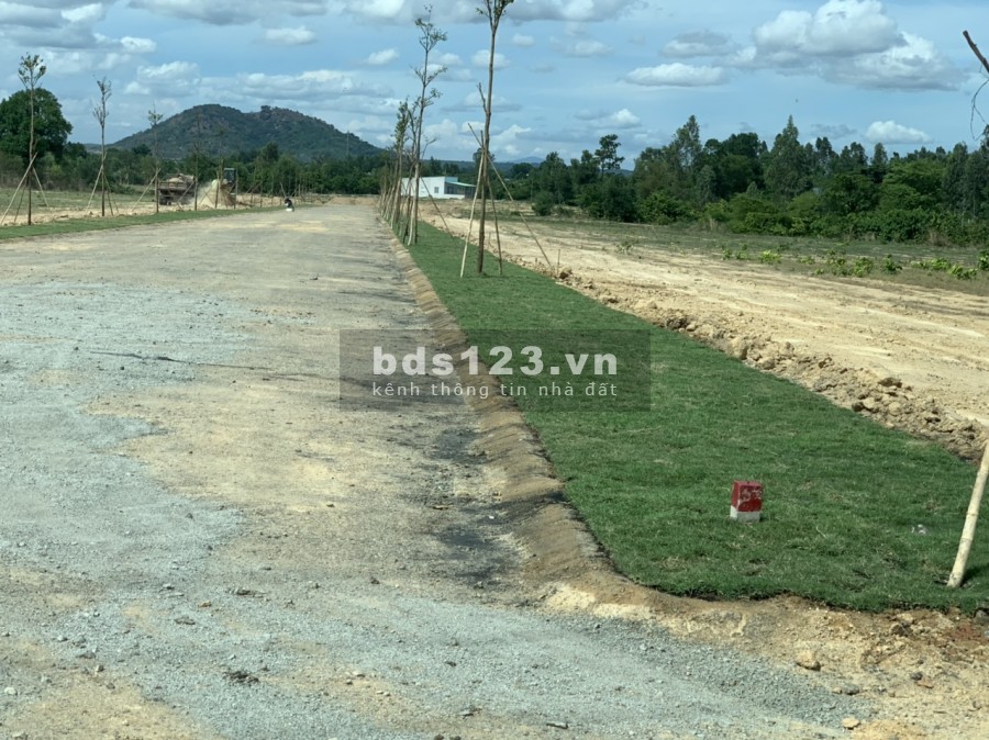 Bân lô biệt thự nhà vườn, ngay trung tâm Tx Phú Mỹ, tiện ích bán kính 1,5km, dt 527m2. đã có sổ