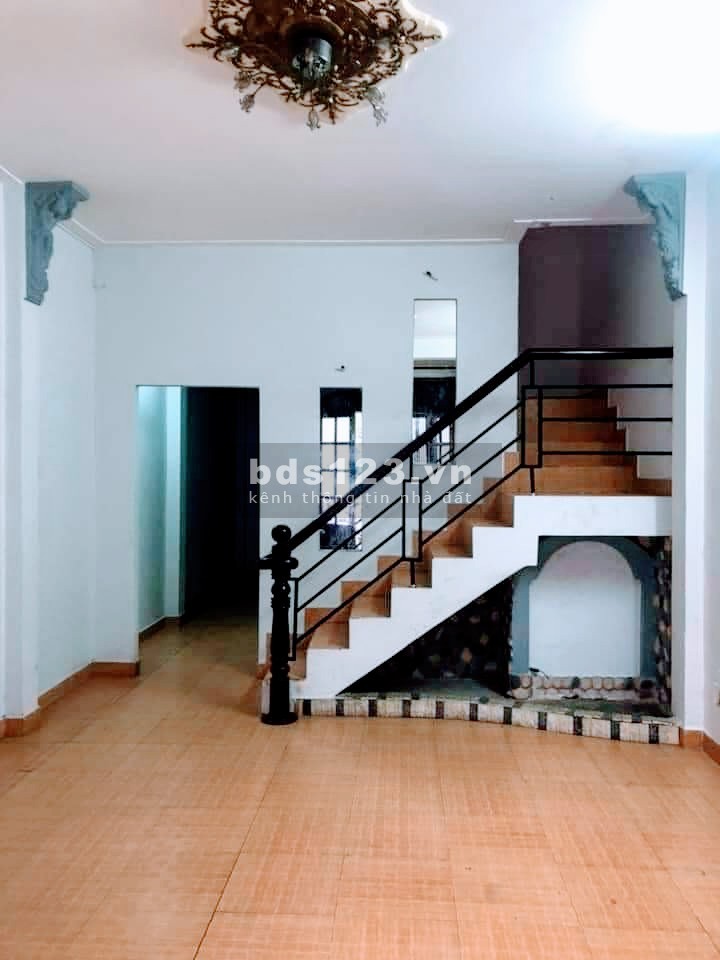 Nhà rộng 50m2, hẻm xe tải 8m, Quận Tân Phú, chỉ 5.2 tỷ, bớt lộc