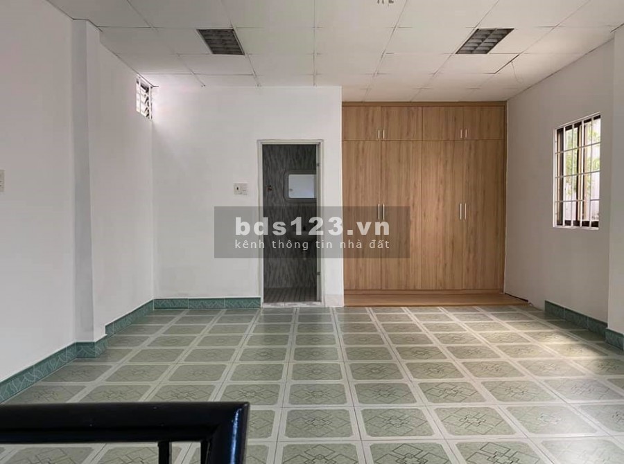 Bán nhà Hồng Lạc 32m2, 2 mặt hẻm, hẻm xe hơi, Quận Tân Bình chỉ 2 tỷ 9