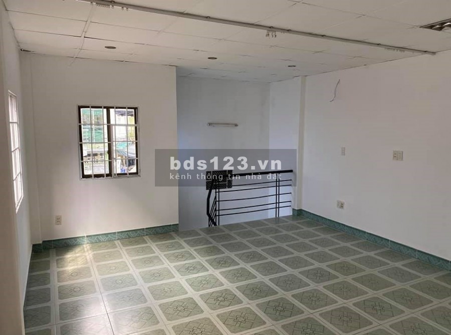 Bán nhà Hồng Lạc 32m2, 2 mặt hẻm, hẻm xe hơi, Quận Tân Bình chỉ 2 tỷ 9