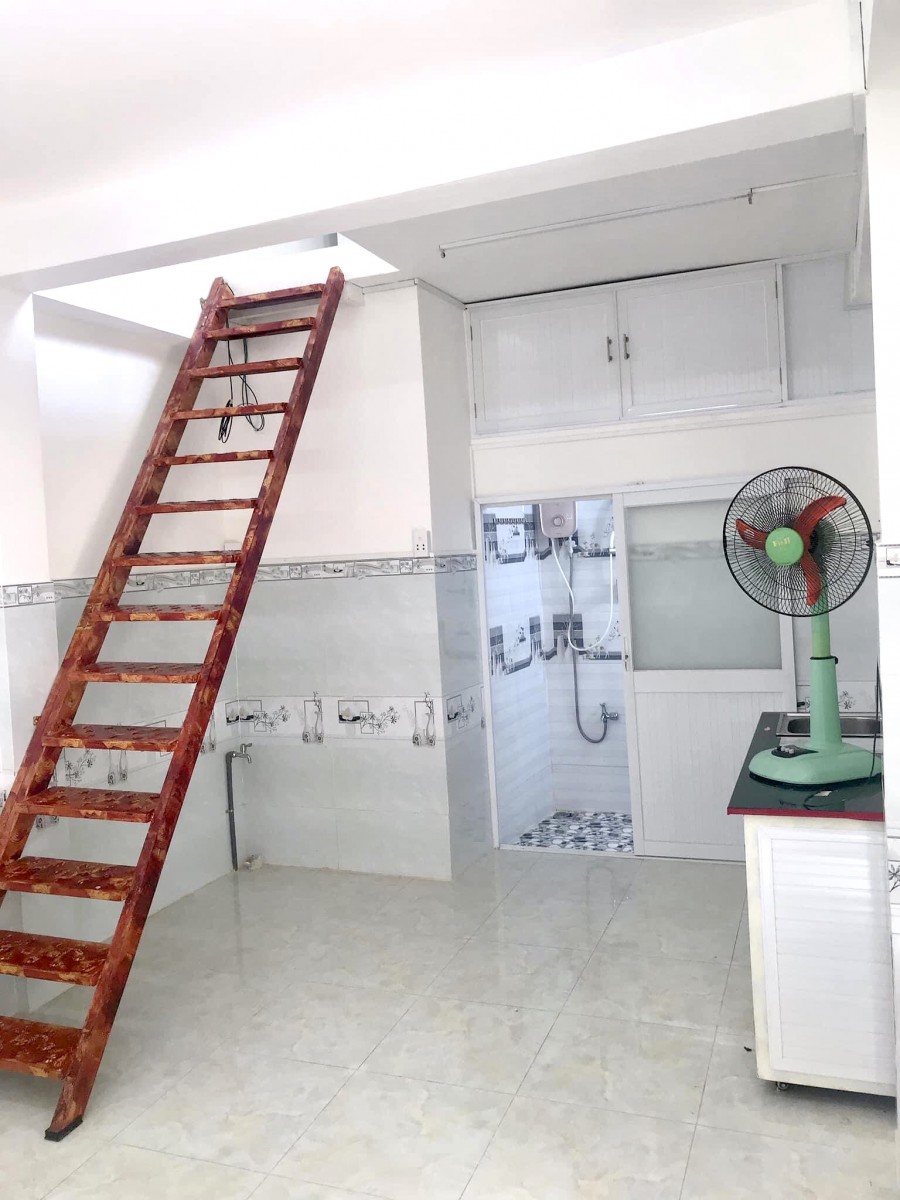 Hẻm xe hơi Phạm Văn Hai dân trí cao, ban công thoáng, giá bán 2.99 tỷ