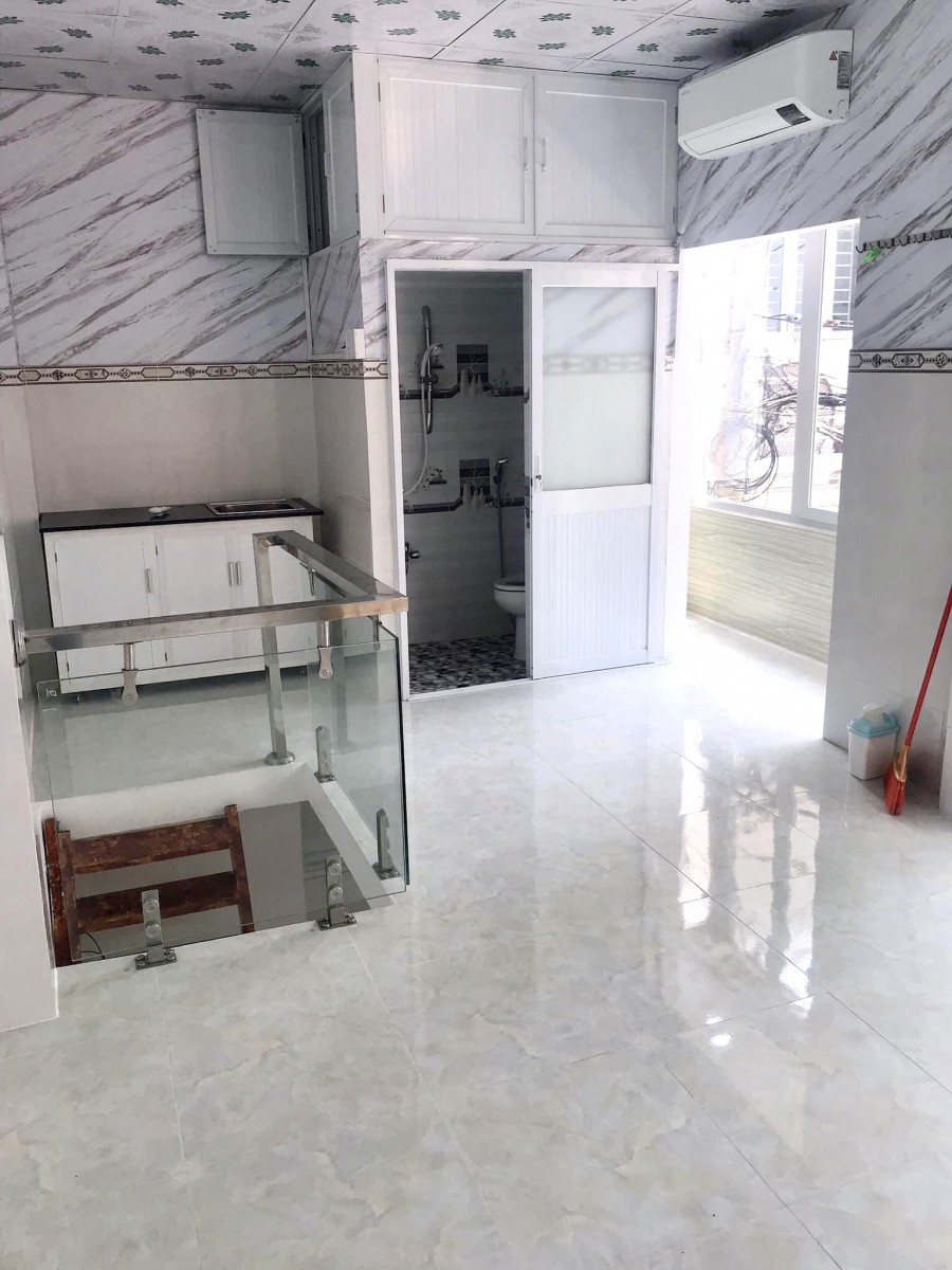 Hẻm xe hơi Phạm Văn Hai dân trí cao, ban công thoáng, giá bán 2.99 tỷ