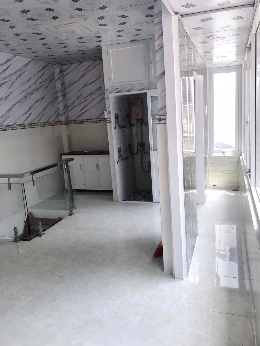 Hẻm xe hơi Phạm Văn Hai dân trí cao, ban công thoáng, giá bán 2.99 tỷ