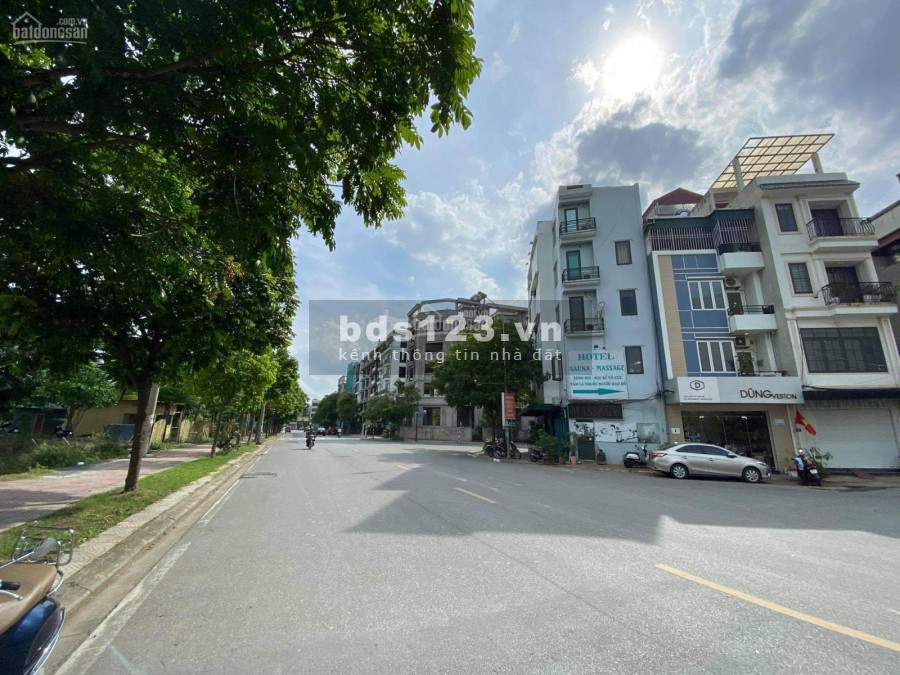 Bán nhà mặt phố Quận Long Biên, Hà Nội, kinh doanh khủng, giá 13 tỷ