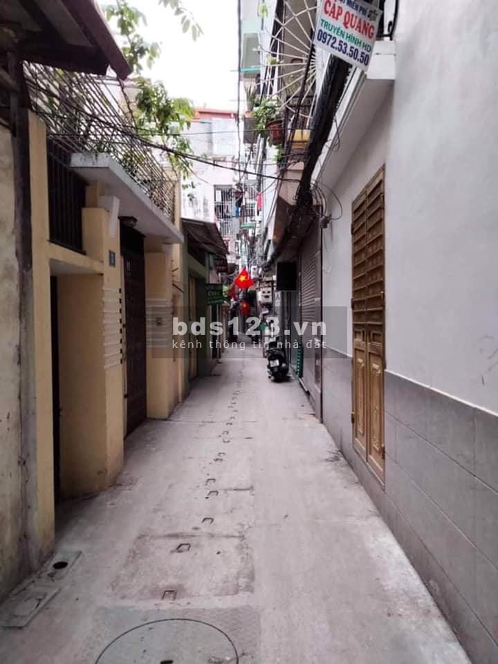 Bán nhà chính chủ đầu phố Dương Văn Bé, lô góc 3 mặt thoáng, 70m2, 2 tầng, mặt tiền 6m, 3.5 tỷ