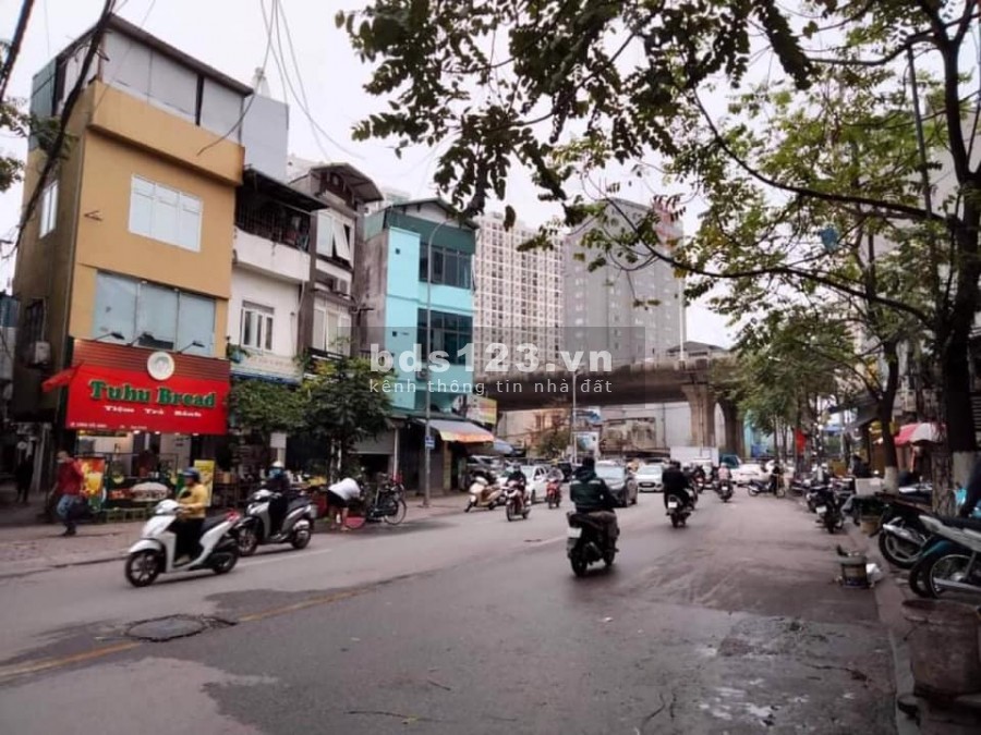 Bán nhà chính chủ đầu phố Dương Văn Bé, lô góc 3 mặt thoáng, 70m2, 2 tầng, mặt tiền 6m, 3.5 tỷ