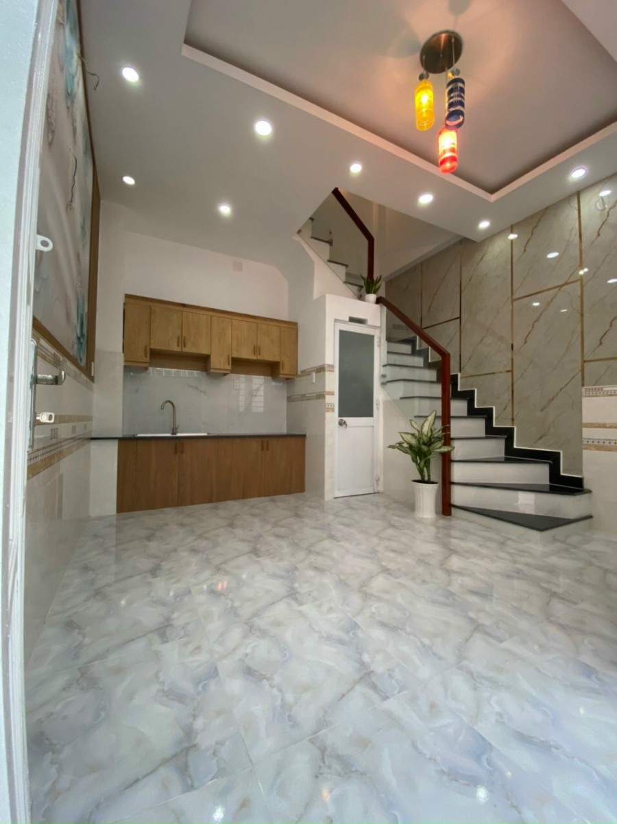 Bán nhà 2 lầu vị trí hẻm 2020 Huỳnh Tấn Phát, Thị trấn Nhà Bè giá 1,7 tỷ