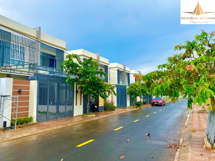 Em còn vài lô đất trong khu dân cư đẹp và sang trọng giá lại rẻ anh chị ghé xem liền đi