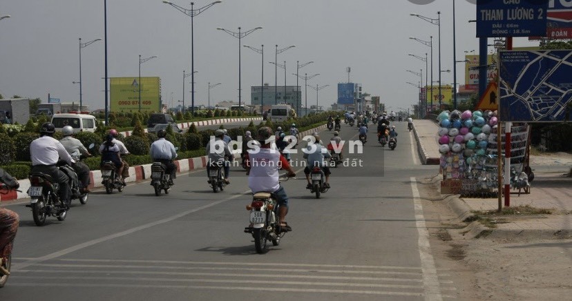 Bán nhà 1 trệt 1 lầu 5 phòng trọ đường trường chinh gần cầu Tham Lương
