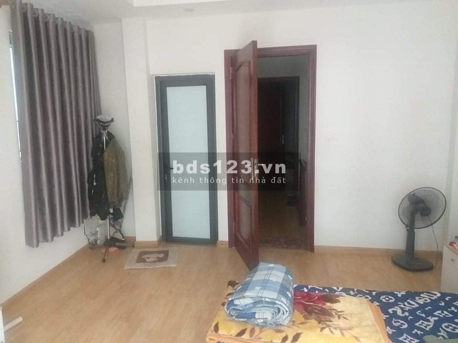 Bán nhà phố Miếu Đầm, cách vài nhà ra phố an ninh tốt, diện tích 37m2 chỉ 3.25 tỷ