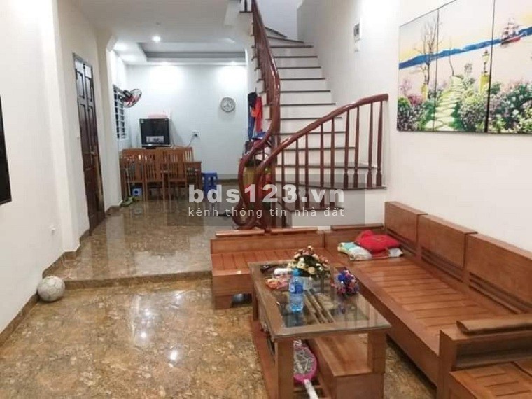 Bán nhà phố Miếu Đầm, cách vài nhà ra phố an ninh tốt, diện tích 37m2 chỉ 3.25 tỷ