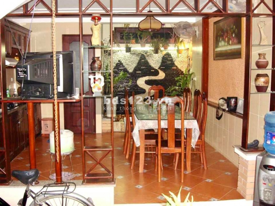 Đỗ Đức Dục kinh doanh ô tô diện tích 60m2, mt 4,5m giá 8,4 tỷ.
