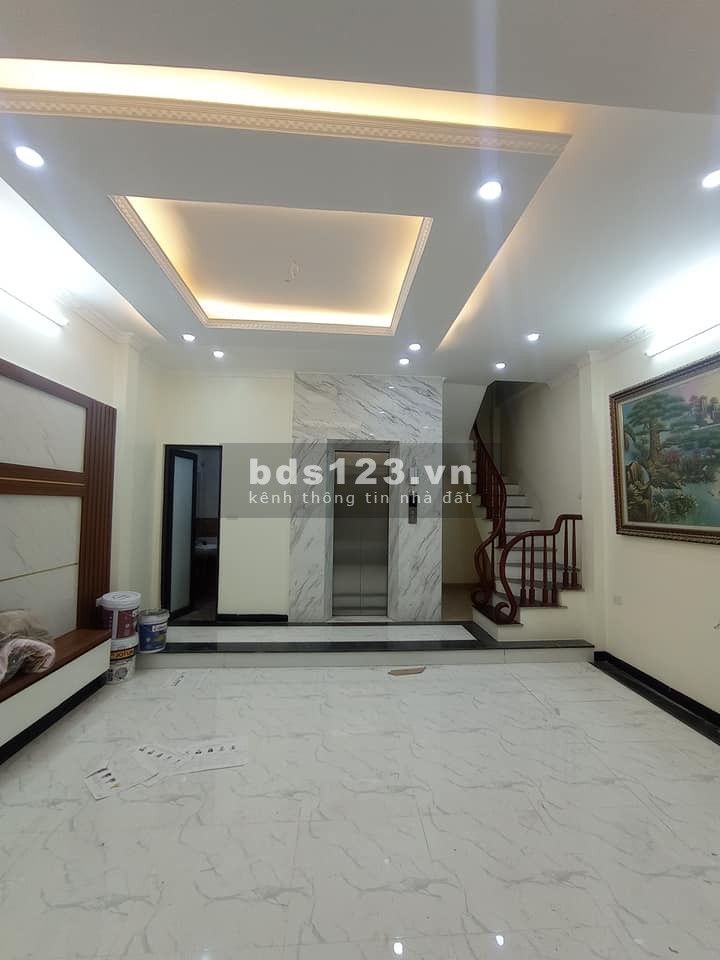Nhà đẹp Thạch Bàn trang bị đầy đủ nội thất, thang máy, ngõ to rộng