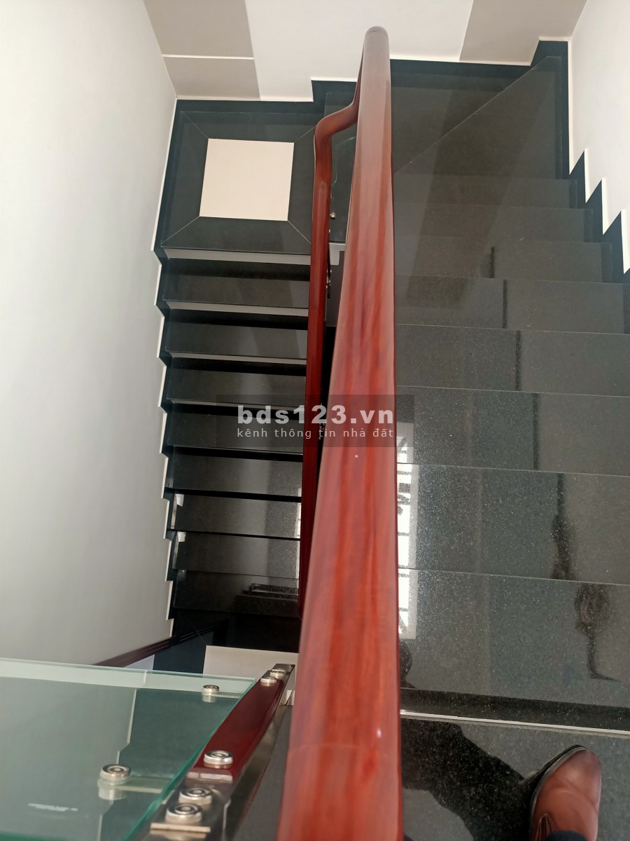 Bán nhà mặt tiền, Lê Lai, phường 3 (DT 75m4), giá nhỉnh 11 Tỷ, liên hệ chính chủ