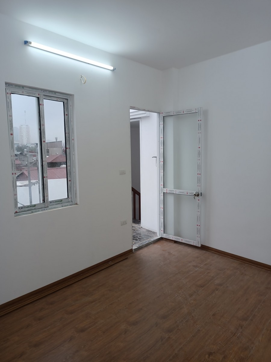 Cần bán gấp nhà Hồ Đắc Di - Trần Hữu Tước, 38m2,4 tầng, 5 ngủ, mt 5,5m, giá hơn 2 tỷ