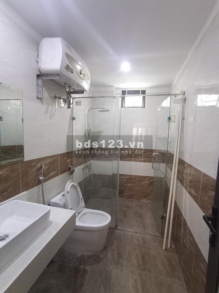 Nhà đẹp Thạch Bàn trang bị đầy đủ nội thất, thang máy, ngõ to rộng