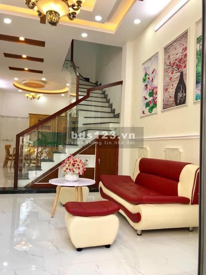 Nhà siêu đẹp siêu thoáng hẻm xe 3 gác đua gần chợ Tân định dt 30m2 giá chỉ 4 tỷ
