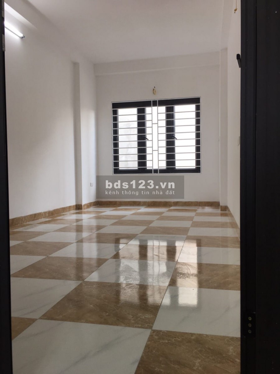 Bán nhà mới, tổ 11 Thạch Bàn, Phố Ngọc Trì 30m2, 5 tầng giá chỉ 2.4 tỷ.