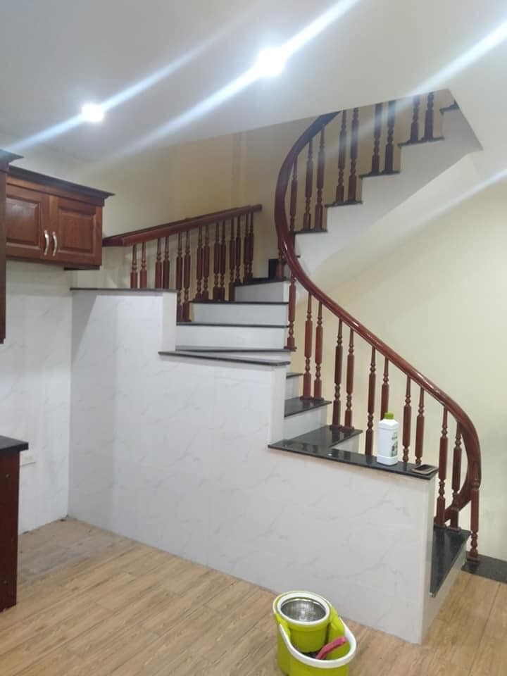 Bán gấp nhà Đại Mỗ trả nợ, dt 65m2, 4 tầng, nhỉnh 3 tỷ, tặng nội thất, lhcc
