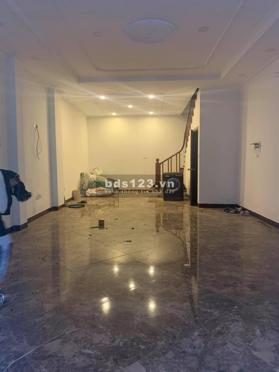 Bán nhà phân lô cực đẹp NGÕ 61 Lê Văn Lương 65m2 5.5 tầng MT 5m. Giá 12.5 tỷ