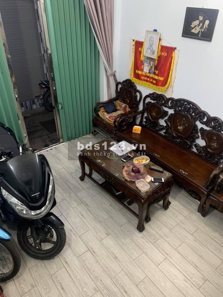 Bán nhà Trương Định, Hoàng Mai ở ngay, dt 27m2, 3 tầng, ngõ nông, gần phố ô tô chỉ 2.05 tỷ