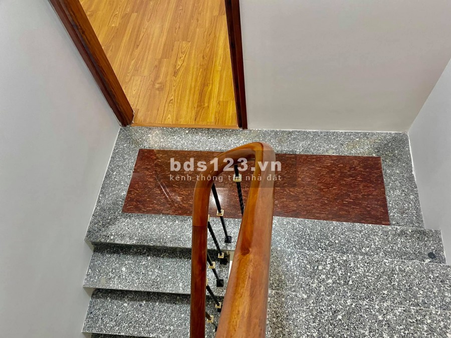Bán nhà đầu phố Trương Định, Hoàng Mai, khu dân cư, còn mới, bàn giao ngay