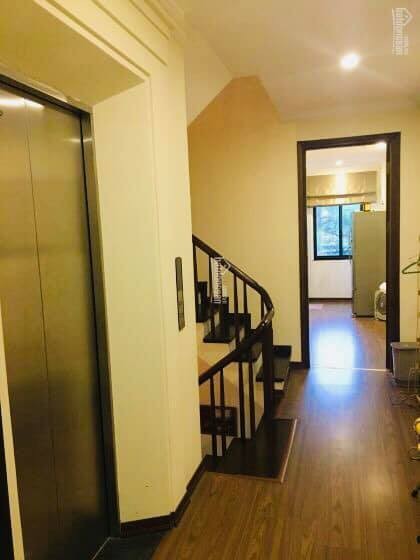 Nhà thiết kế thang máy nhận, gara ô tô tránh nhau, nội thất…