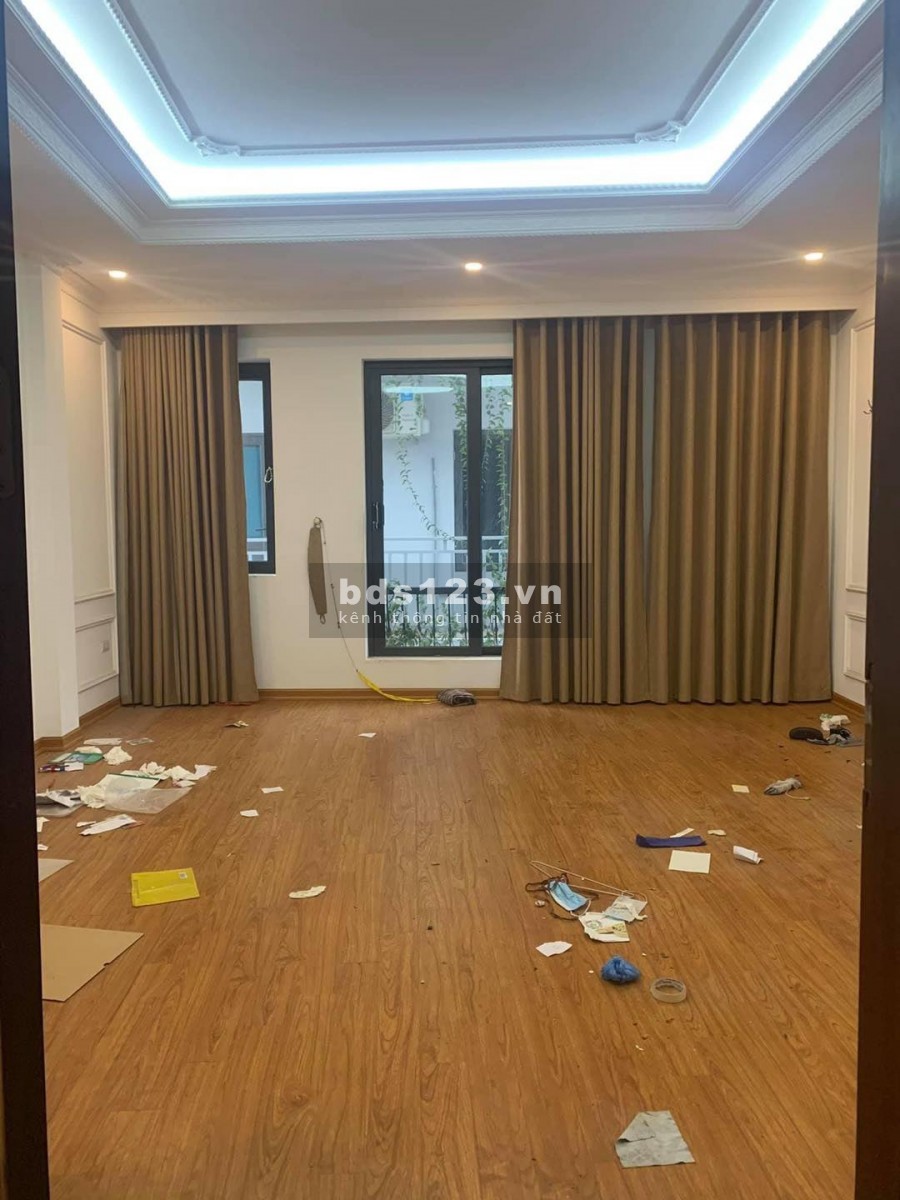 Bán nhà phân lô cực đẹp NGÕ 61 Lê Văn Lương 65m2 5.5 tầng MT 5m. Giá 12.5 tỷ