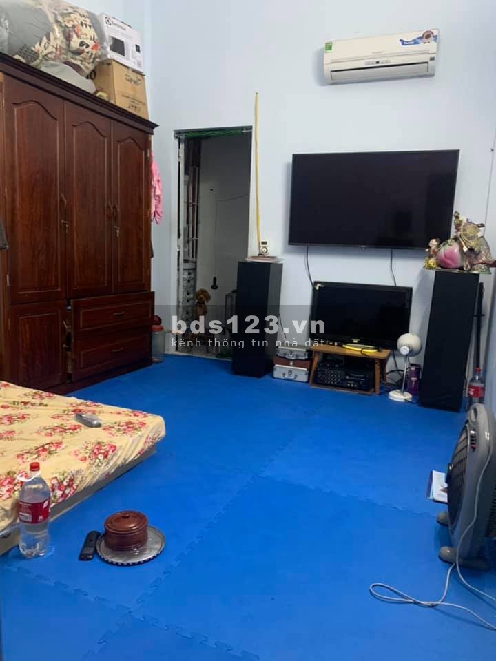 Bán nhà Trương Định, Hoàng Mai ở ngay, dt 27m2, 3 tầng, ngõ nông, gần phố ô tô chỉ 2.05 tỷ
