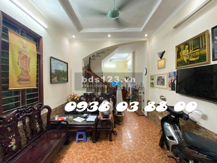 Bán nhà Lạc Long Quân, nhà tự xây chắc chắn, gần hồ mát mẻ 40m², 5 tầng, chỉ 4.1 tỷ