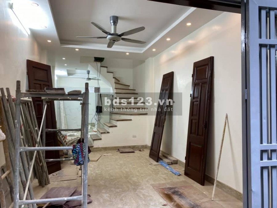 Bán nhà Hoàng Mai, 46m2 x 5 Tầng x MT 3.6m, 20m ô tô tránh, Gần Phố, sổ đỏ chính chủ