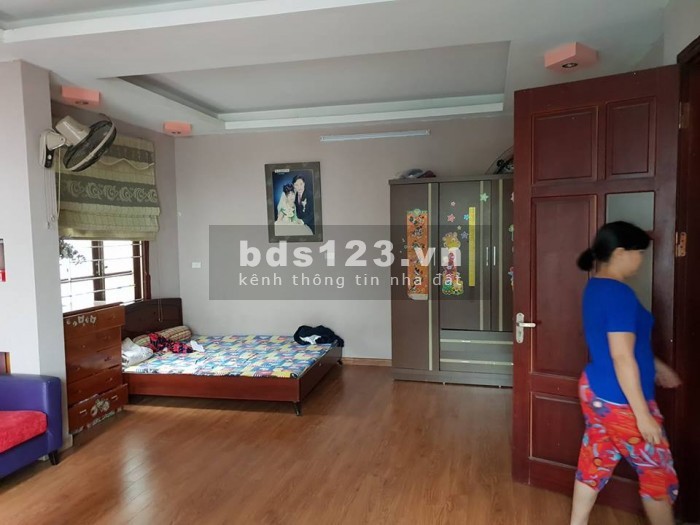 Bán Nhà Hoàng Quốc Việt dân trí cao an cư sinh sống dt 33m2, giá 2,9 tỷ