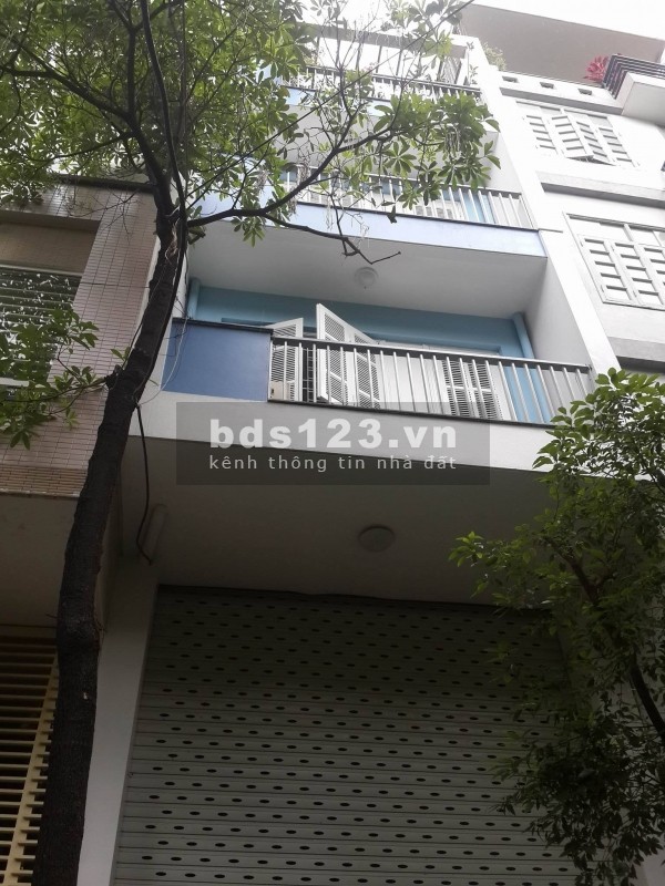 Bán Nhà Hoàng Quốc Việt dân trí cao an cư sinh sống dt 33m2, giá 2,9 tỷ
