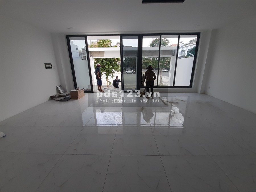 Cho thuê Nhà văn phòng, dt 668m2 hầm 5 Lầu Trần Não Bình An Quận 2