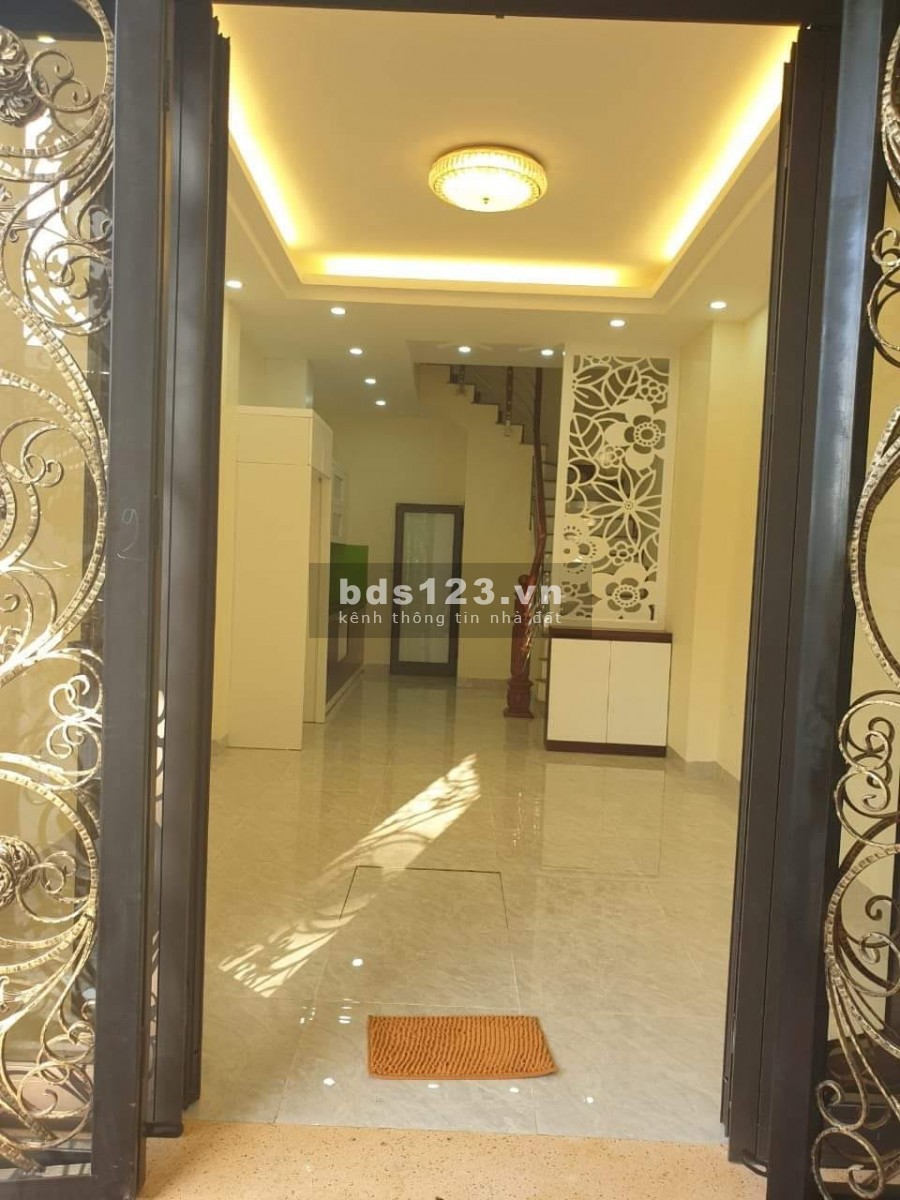 Bán nhà đẹp phường Ngọc Thuỵ, dt 31m2, 5 tầng, mt 3.5m, nhà mới xây, giá 3 tỷ