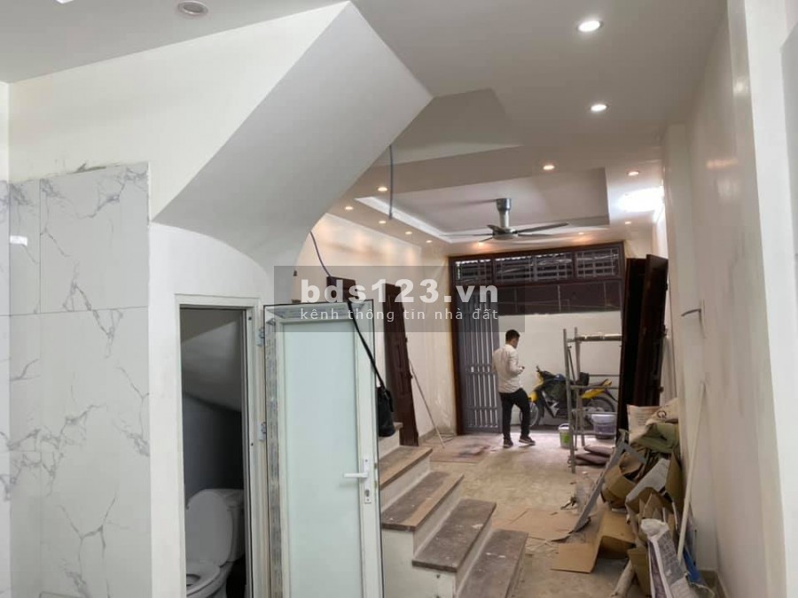 Bán nhà Hoàng Mai, 46m2 x 5 Tầng x MT 3.6m, 20m ô tô tránh, Gần Phố, sổ đỏ chính chủ