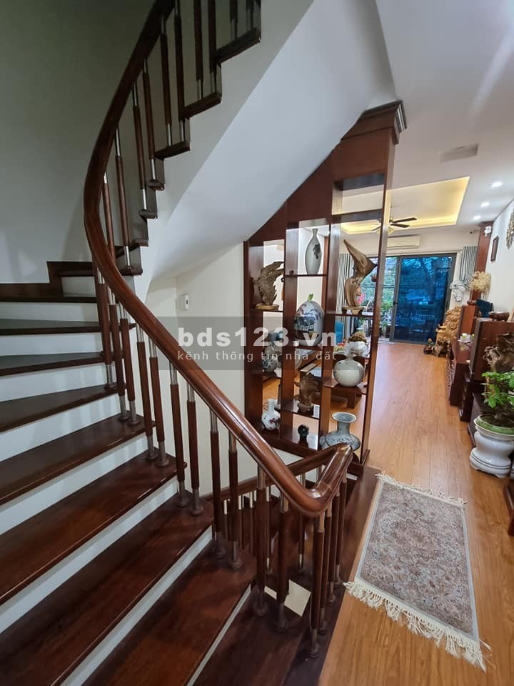 Bán gấp nhà Trung Văn dt 65m2, view hồ mt 3.8m, ô tô vào tận gara giá 8.5 tỷ