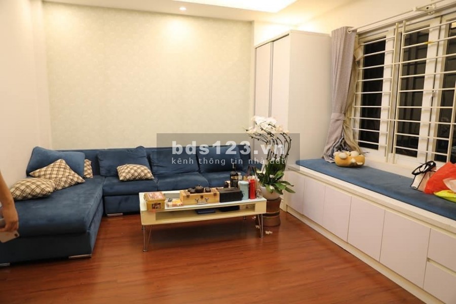 Bán nhà Nguyễn Văn Cừ 52m2 KD ô tô qua cửa, nhà đẹp, ở ngay, tặng nội thất, giá 3.85 tỷ