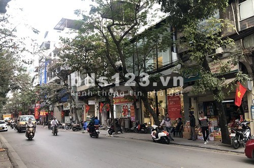 Cần bán nhà mặt phố cổ chính chủ, diện tích 70m2, kiên cố, giá 68 tỷ