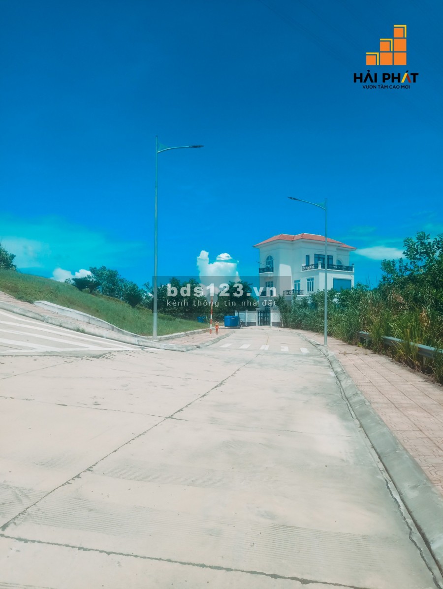 Biệt thự Hạ Long trên đồi tựa sơn hướng biển
