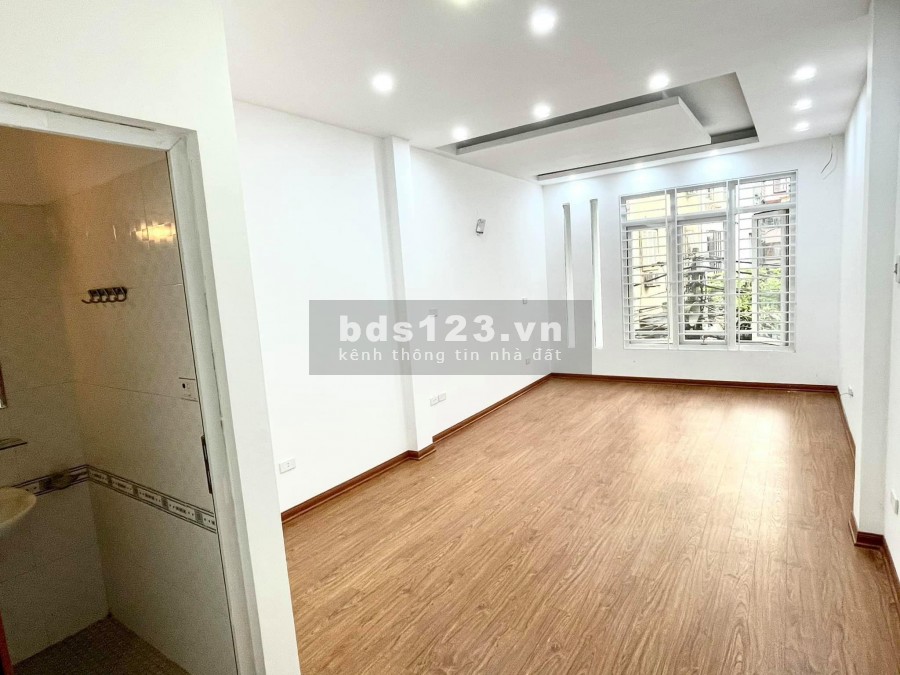 Cần bán nhà mặt phố Võ Chí Công, Cầu Giấy 44m2, 6 tầng, giá 5.04 tỷ