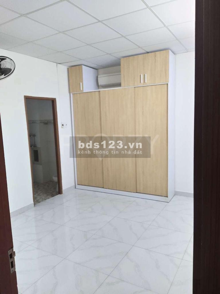 Nhà sát mặt tiền Cửu Long, sân bay, 5.4x16, 3pn, chỉ 15 triệu, 0938.764.277